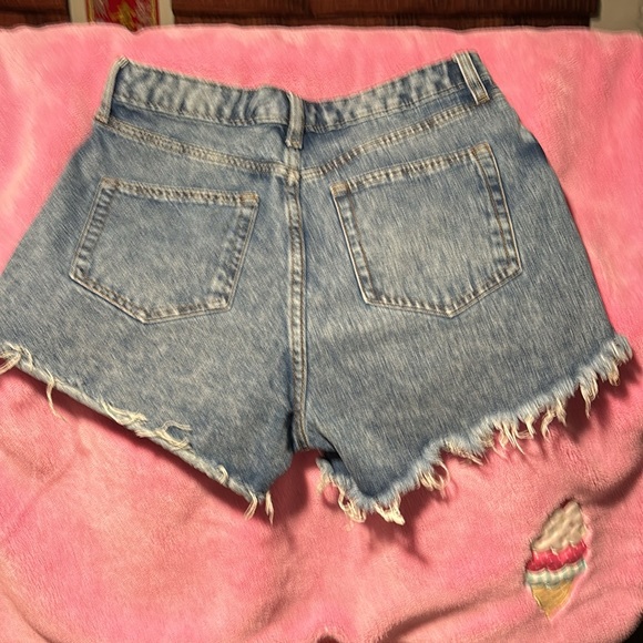 🌺EUC Women’s Denim high rise shorts - Picture 2 of 4